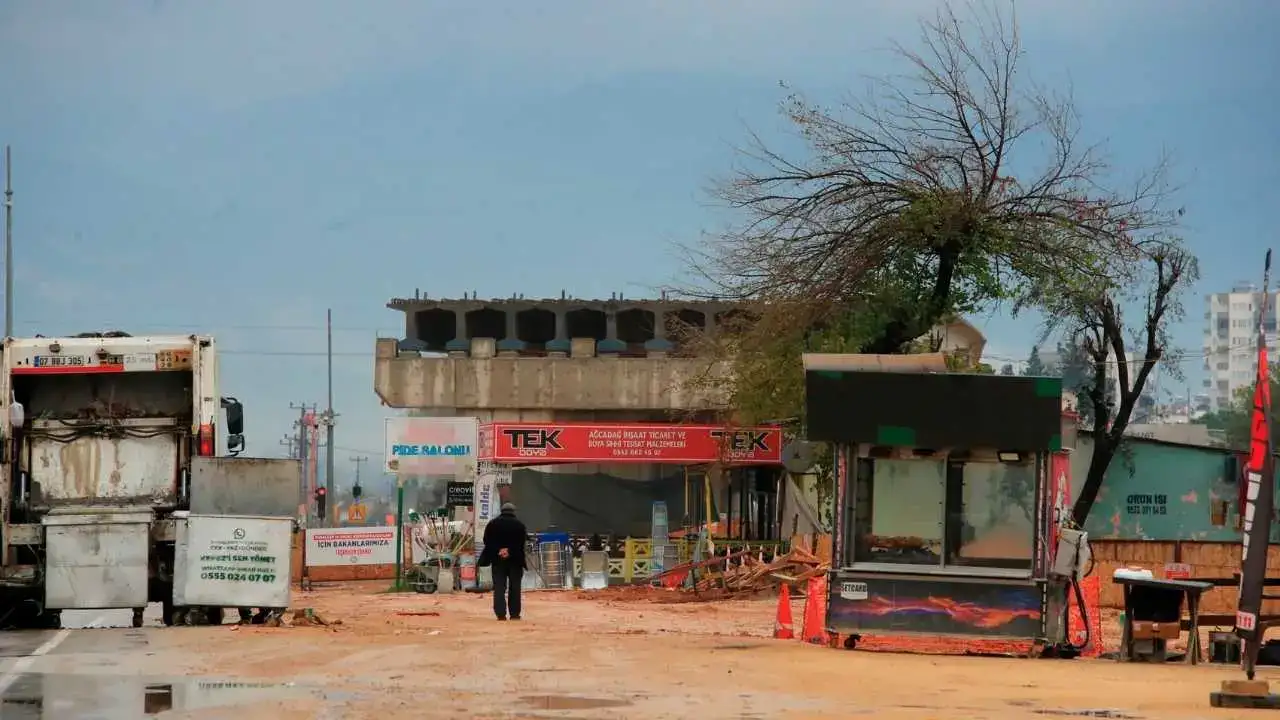 Antalya Trafiğini Rahatlatacak Kavşak Projesine Pideci Engeli! 7